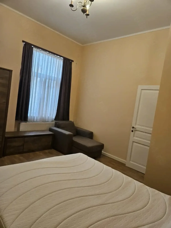 2 cam. DECOMANDAT, str. Traian Moșoiu, etaj 1, lângă Medicină — fotografia 3