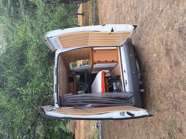 Ford Transit Connect L2H2 Micro-Camper (2008) Proiect DIY Complet Fără Rugină!