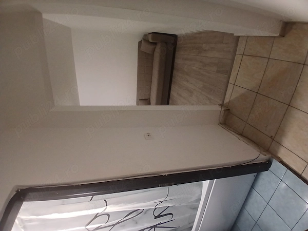 Apartament 2 camere semidecomandat de inchiriat — fotografia 3