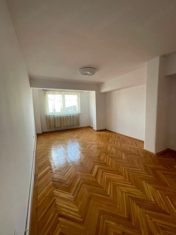 Proprietar vând apartament Ultracentral cu 4 camere,amenajat,luminos și spatios — fotografia 2