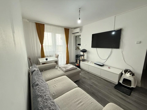 Apartament cu 3 camere, semidecomandat - Piata Doina — fotografia 1
