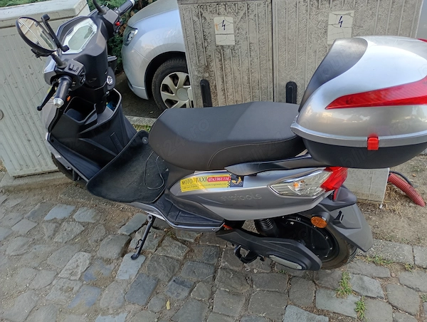 Vând scuter electric