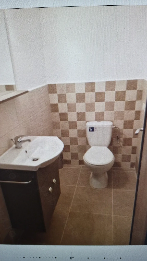 Proprietar, inchiriez apartament cu 3 camere si garaj — fotografia 3