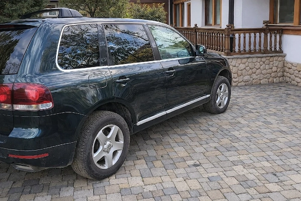 VOLKSWAGEN Touareg