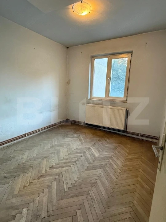 Apartament 3 camere, etajul 1, de renovat — fotografia 1