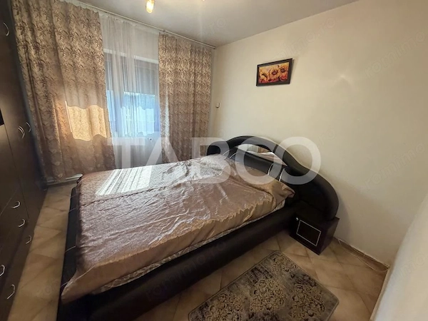 Apartament decomandat 80 mpu 3 camere 2 bai etaj 2 zona 1 Decembrie — fotografia 3