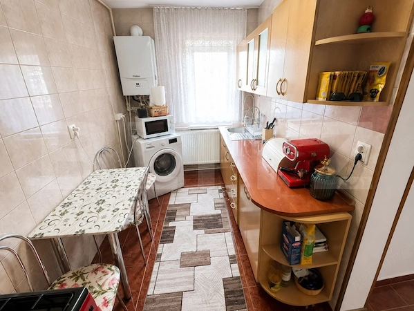 Apartament 2 camere decomandat, bloc reabilitat, 56 mp – Deva, Miorița — fotografia 3