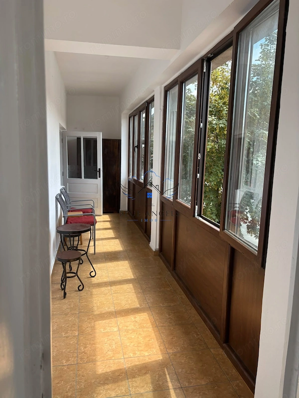 Apartament cu 3 camere – zona centrală — fotografia 1