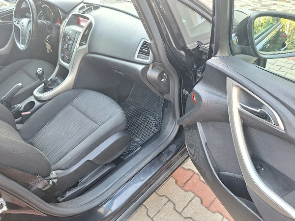 OPEL Astra 2011 — imagine 8