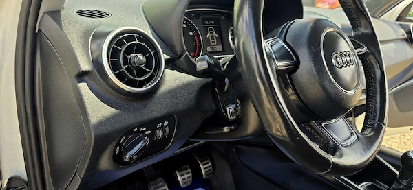 AUDI A1 2010 — imagine 9