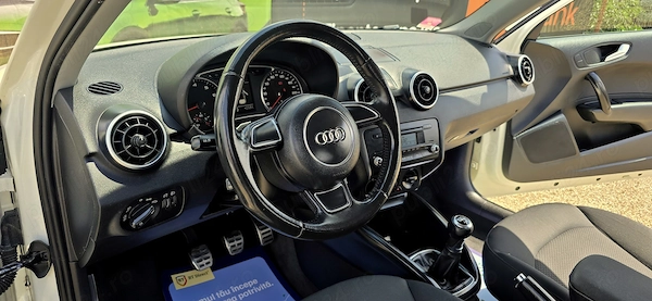 AUDI A1 2010 — imagine 8