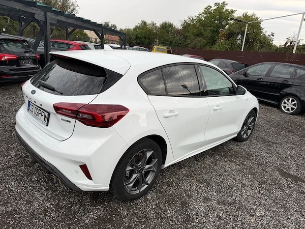 FORD Focus 2023 — imagine 9