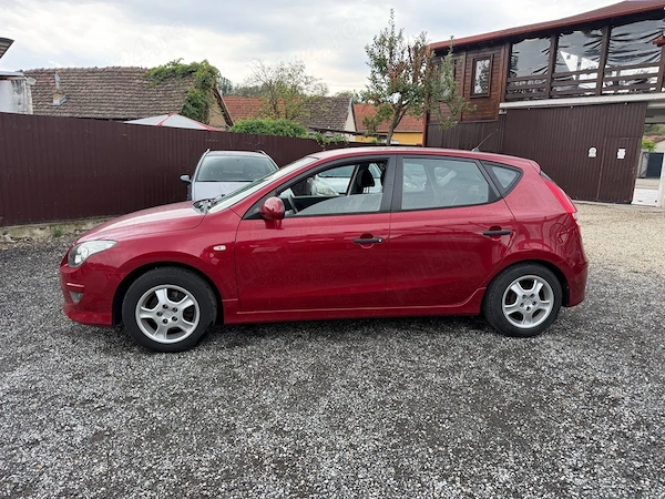 HYUNDAI i30 2011 — imagine 2