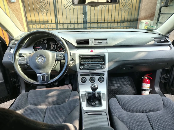 VOLKSWAGEN Passat 2010 — imagine 4