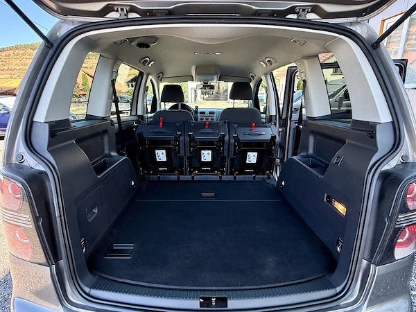 VOLKSWAGEN Touran 2010 — imagine 11
