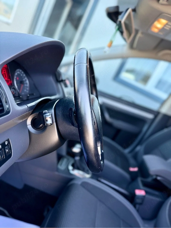VOLKSWAGEN Touran 2010 — imagine 13