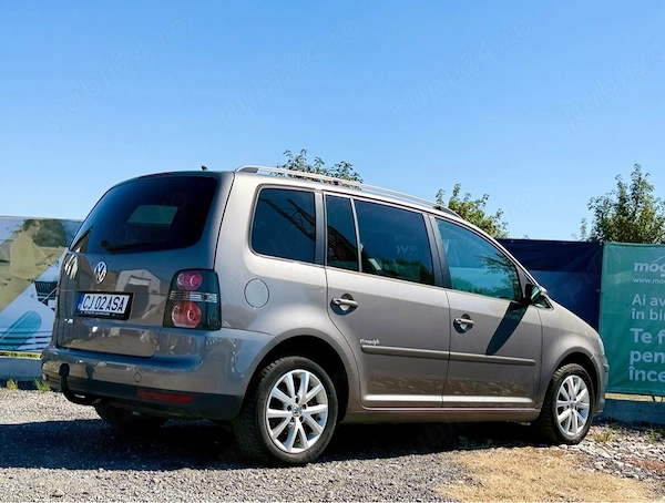 VOLKSWAGEN Touran 2010 — imagine 4