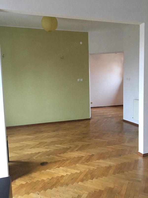 Loc simpatic în buricul tîrgului fără zgomotul marelui oraș — fotografia 1