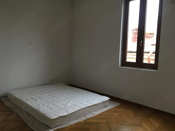 Loc simpatic în buricul tîrgului fără zgomotul marelui oraș — fotografia 3