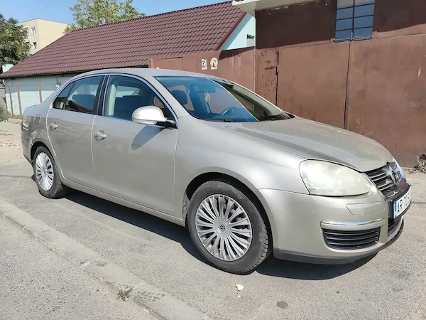 VOLKSWAGEN Jetta