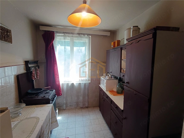 Apartament 3 camere etaj 2 in Moldova Noua — fotografia 3