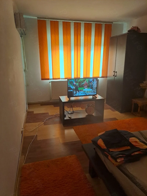 inchiriez apartament 2 camere Tg-Jiu ,zona Mall — fotografia 1