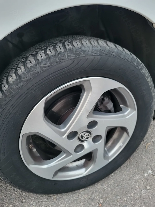 TOYOTA Yaris 2015 — imagine 8