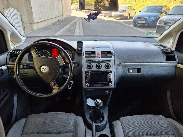 VOLKSWAGEN Touran 2010 — imagine 2