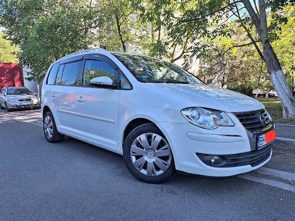 VOLKSWAGEN Touran 2010 — imagine 7