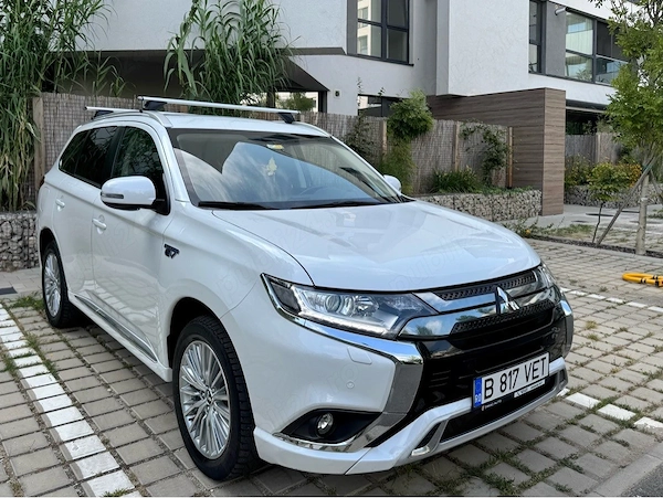 MITSUBISHI Outlander 2021 — imagine 2