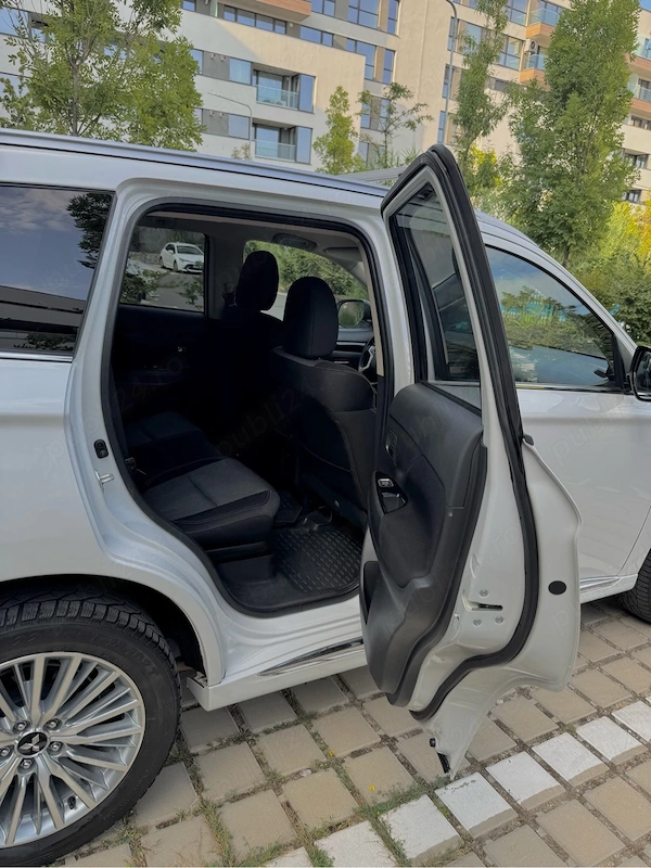 MITSUBISHI Outlander 2021 — imagine 8