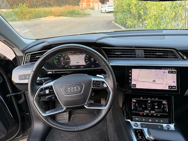 AUDI e-tron