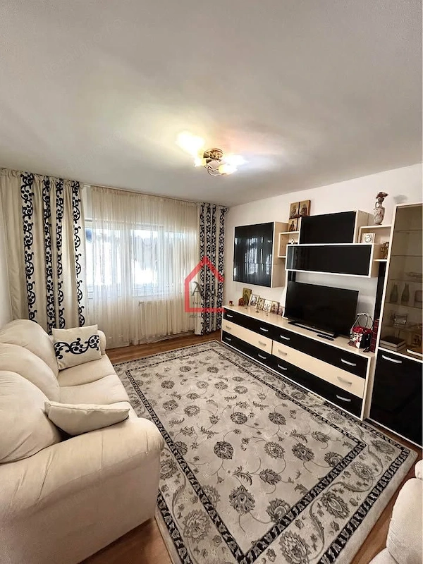 Apartament 4 camere de vânzare | Onești – Zona de Jos | 75 mp | 2 băi — fotografia 1