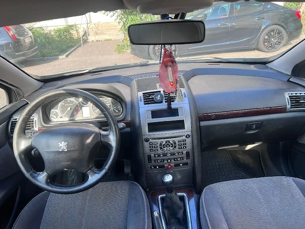 PEUGEOT 407