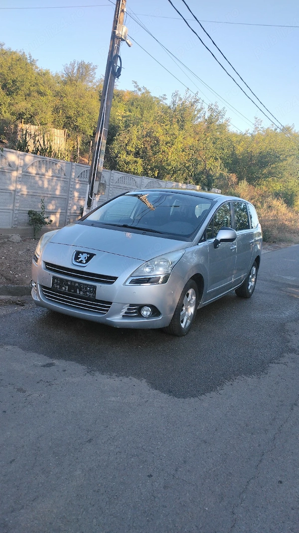 PEUGEOT 5008 2011 — imagine 5