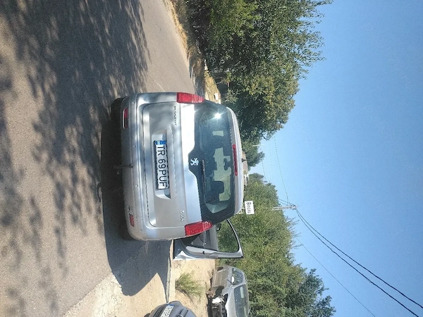 PEUGEOT 5008 2011 — imagine 4