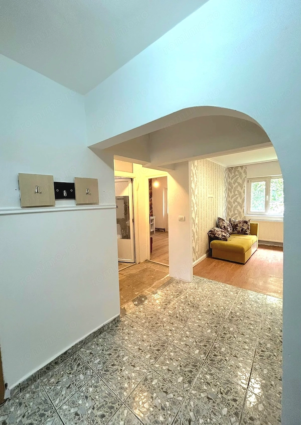 Apartament 3 camere, decomandat, parter, zona Lipovei — fotografia 3
