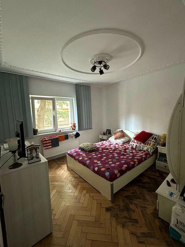 Apartament 3 camere, decomandat, centrală, zona Lipovei — fotografia 3