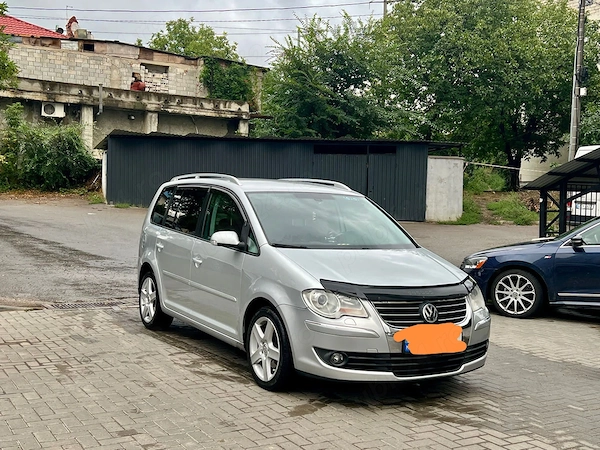 VOLKSWAGEN Touran