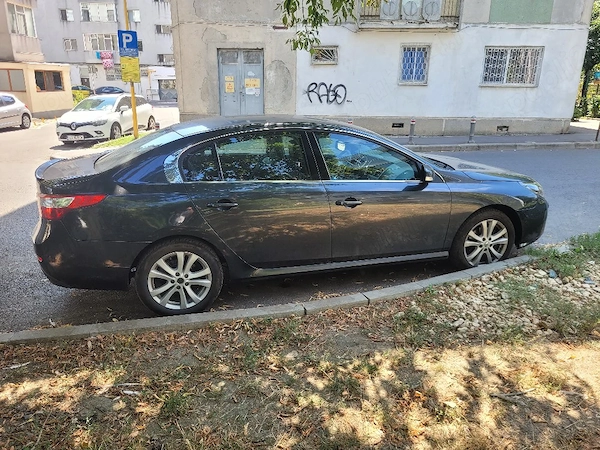 RENAULT Latitude 2013 — imagine 3