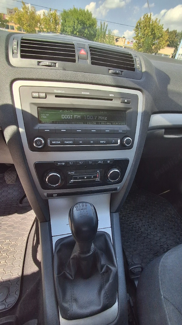 SKODA Octavia 2012 — imagine 2