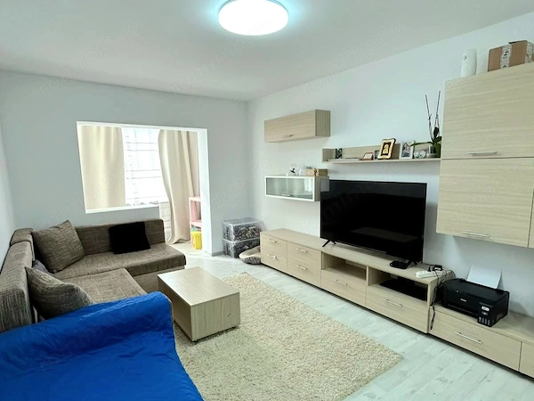 Apartament 4 camere, decomandat, renovat 2025, etaj intermediar — fotografia 1