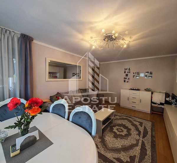 Apartament de vanzare cu 3 camere si 2 bai, decomandat, zona Lipovei — fotografia 1