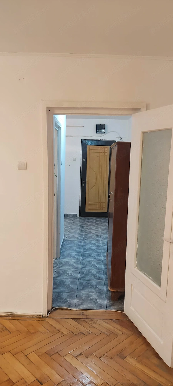 Închiriez apartament zona Precista — fotografia 1