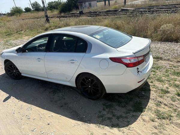 RENAULT Latitude 2011 — imagine 5