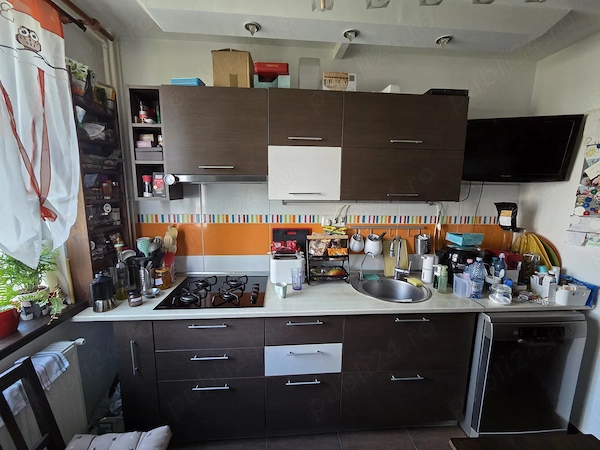 4 camere | 84 mp + boxă 5 mp | Centrală proprie | 2 băi | Etaj 3 4 | Metrou 5 min | Valea Argeșului — fotografia 3