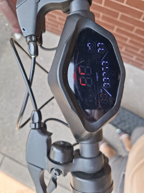 vând trotineta electrica Lamborghini