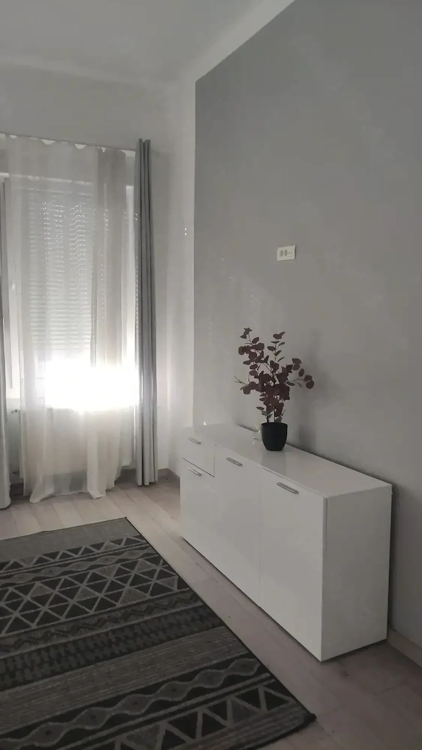 Vând apartament 2 camere Podgoria-Gara — fotografia 1