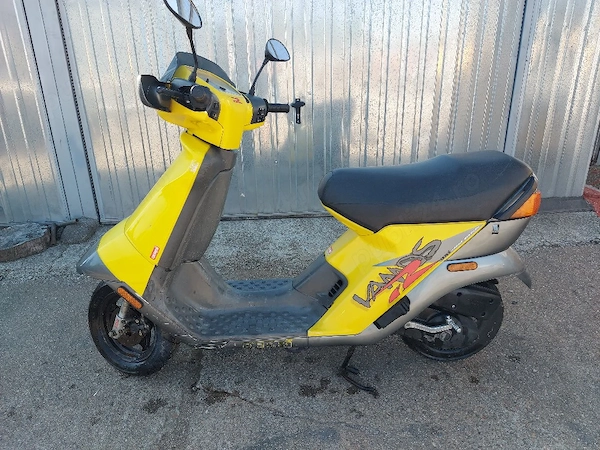 Oldtimer Scuter Derbi Vamos motoreta pe benzina