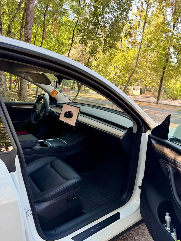 TESLA Model Y 2023 — imagine 6